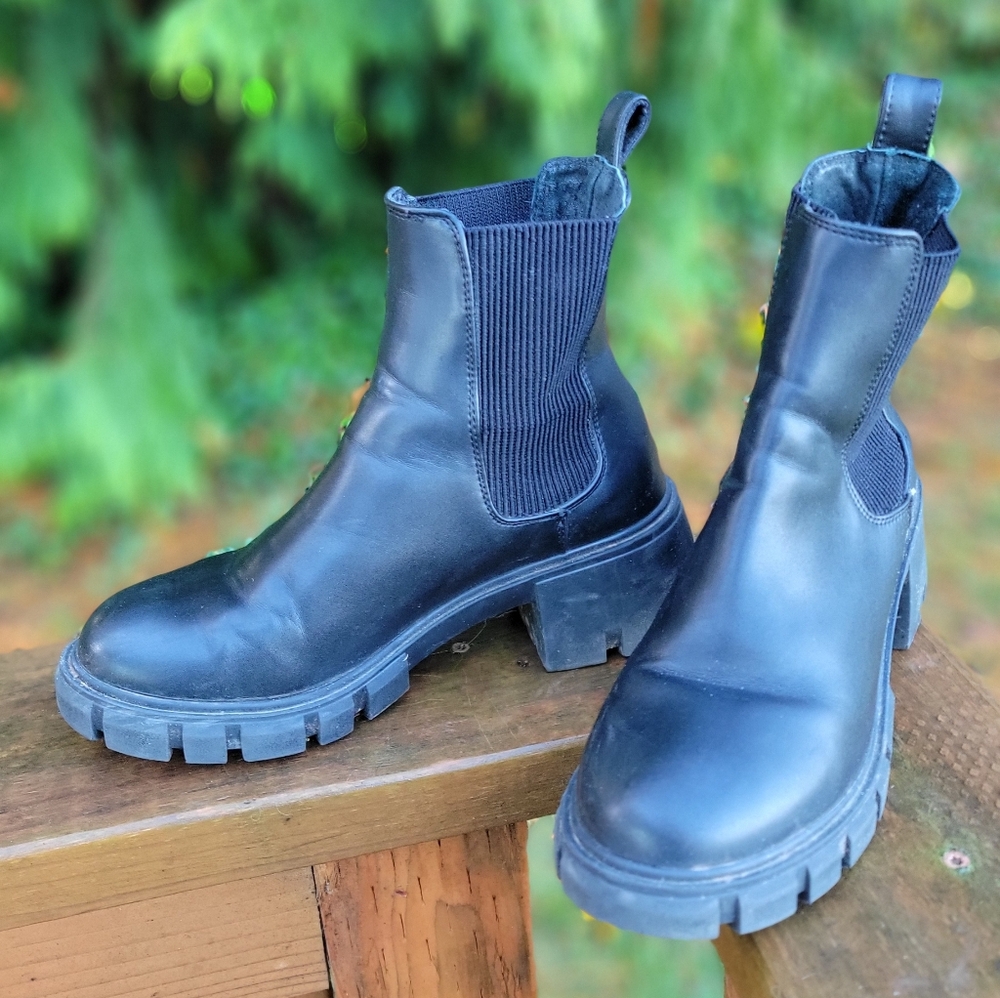 Steve Madden Hayle Chelsea Black Ankle Boots